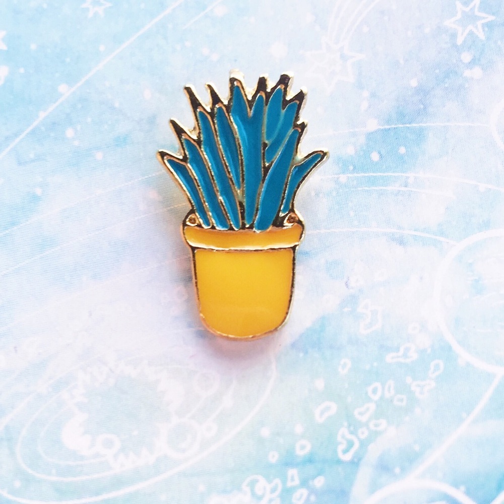 ✨ Tiny plant Pin ✨ - Picture 2 of 4